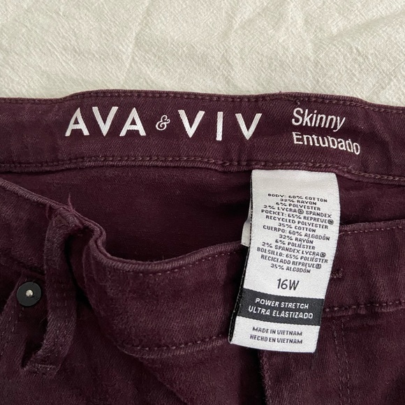 Ava & Viv Plus Size Burgundy Jean - Picture 5 of 8